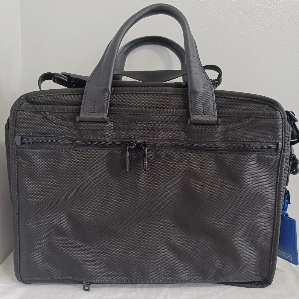 TUMI Alpha ll compact Large screen laptop Briefcase black